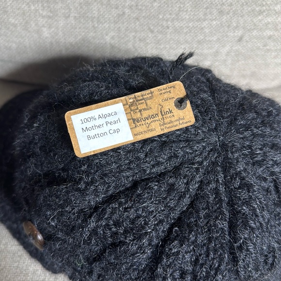 Peruvian Link Bundle - Alpaca Mother Pearl Button Cap & Socks - Picture 4 of 9